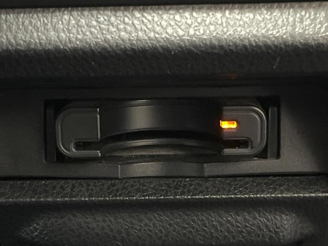 ヴォクシー Ｘ　ＳＤナビ　後席モニター　両側電動ドア　衝突被害軽減システム　禁煙車　ドラレコ　スマートキー　ＬＥＤヘッド　ビルトインＥＴＣ　クルコン　オートハイビーム　オートライト　デュアルエアコン（6枚目）