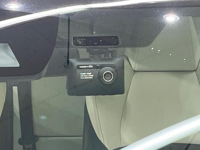 カローラツーリング ハイブリッド　ダブルバイビー　純正９型ＤＡ　衝突軽減装置　ＬＥＤヘッド　レーダークルーズ　ブラインドスポットモニター　ＥＴＣ　ドラレコ　Ｂｌｕｅｔｏｏｔｈ　ステアリングヒーター　シートヒーター　バックカメラ　オートエアコン（5枚目）