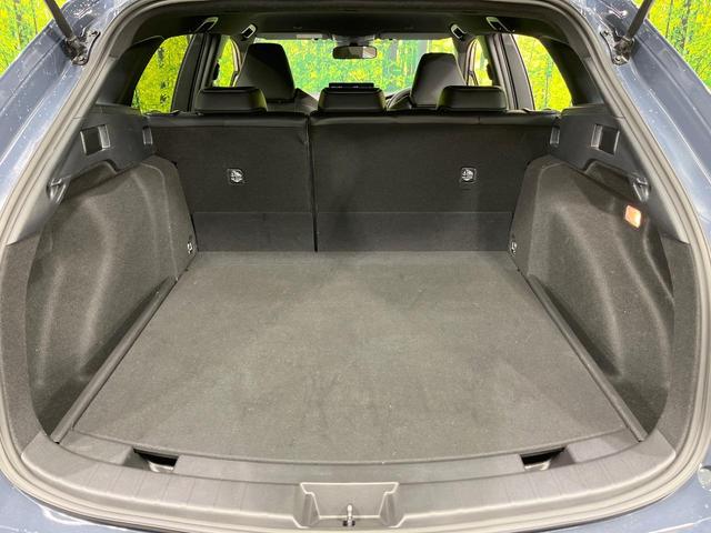 カローラツーリング ハイブリッド　ダブルバイビー　純正１０型ナビ　バックカメラ　衝突被害軽減システム　レーダークルーズ　禁煙車　ハーフレザーシート　ドラレコ　コーナーセンサー　スマートキー　ＬＥＤヘッド　ＥＴＣ２．０　純正１７インチアルミ（10枚目）