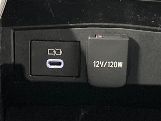 カローラツーリング ハイブリッド　ダブルバイビー　純正１０型ナビ　バックカメラ　衝突被害軽減システム　レーダークルーズ　禁煙車　ハーフレザーシート　ドラレコ　コーナーセンサー　スマートキー　ＬＥＤヘッド　ＥＴＣ２．０　純正１７インチアルミ（33枚目）