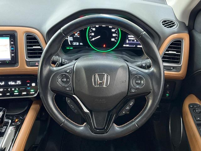 ヴェゼル ハイブリッドZ・ホンダセンシング 純正ナビ バックカメラ 衝突被害軽減装置 レーダークルーズ 禁煙車 レザーシート シートヒーター ドラレコ スマートキー LEDヘッド ETC 純正AW オートハイビーム オートエアコン オートライト(11枚目)