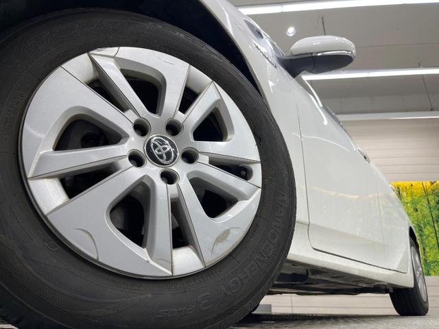 プリウス S 純正ナビ バックカメラ 禁煙車 スマートキー LEDヘッド ETC オートライト オートエアコン Bluetooth CD DVD再生 フルセグ 革巻きステアリング 電動格納ミラー プライバシーガラス(12枚目)