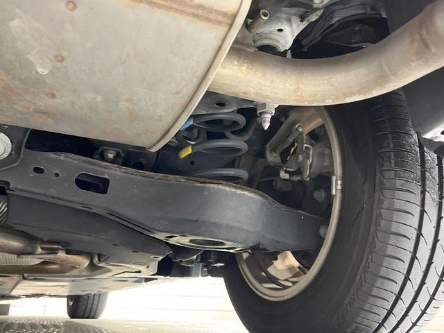 プリウス S 純正ナビ バックカメラ 禁煙車 スマートキー LEDヘッド ETC オートライト オートエアコン Bluetooth CD DVD再生 フルセグ 革巻きステアリング 電動格納ミラー プライバシーガラス(19枚目)