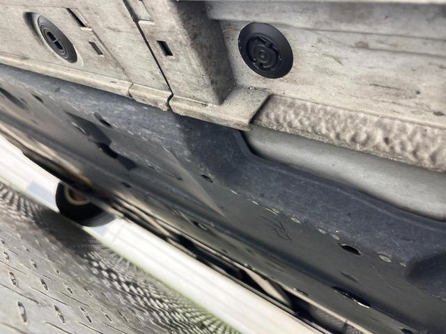 プリウス S 純正ナビ バックカメラ 禁煙車 スマートキー LEDヘッド ETC オートライト オートエアコン Bluetooth CD DVD再生 フルセグ 革巻きステアリング 電動格納ミラー プライバシーガラス(20枚目)