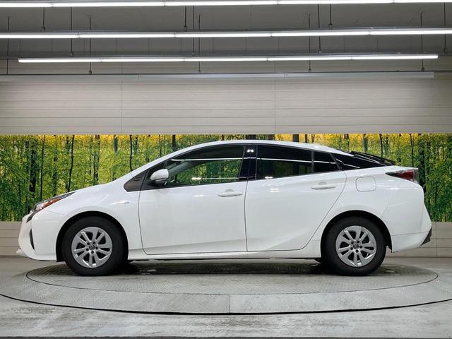 プリウス S 純正ナビ バックカメラ 禁煙車 スマートキー LEDヘッド ETC オートライト オートエアコン Bluetooth CD DVD再生 フルセグ 革巻きステアリング 電動格納ミラー プライバシーガラス(45枚目)