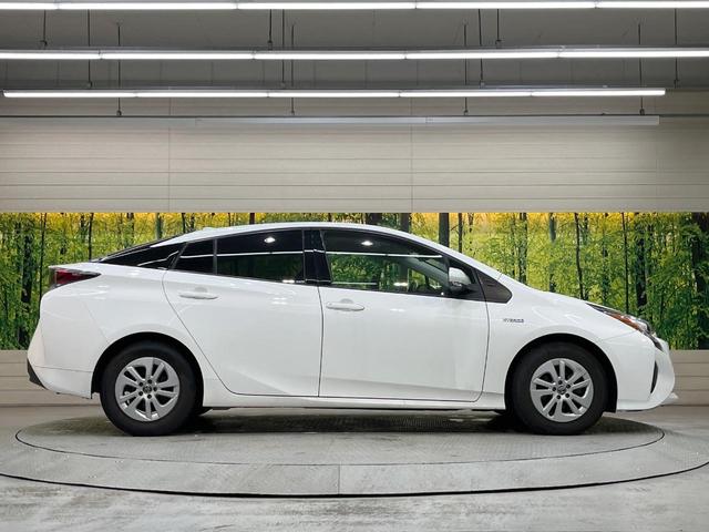 プリウス S 純正ナビ バックカメラ 禁煙車 スマートキー LEDヘッド ETC オートライト オートエアコン Bluetooth CD DVD再生 フルセグ 革巻きステアリング 電動格納ミラー プライバシーガラス(47枚目)