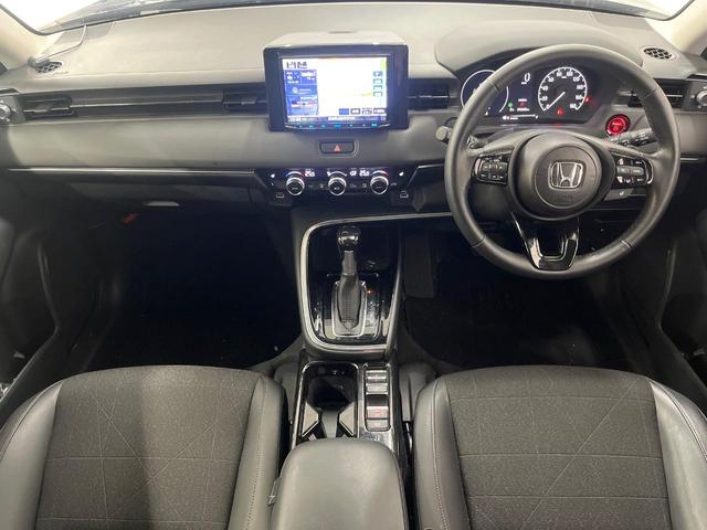 ヴェゼル ｅ：ＨＥＶ　Ｚ　８型ナビ　ドラレコ　ＥＴＣ　Ｂｌｕｅｔｏｏｔｈ　ブラインドスポットモニター　レーダークルーズ　ＬＥＤヘッド　衝突軽減装置　電動リアゲート　バックカメラ　オートエアコン　電動パーキング（2枚目）