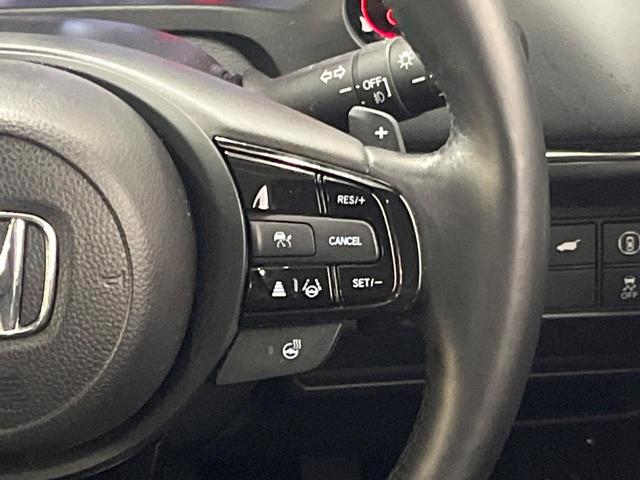 ヴェゼル ｅ：ＨＥＶ　Ｚ　８型ナビ　ドラレコ　ＥＴＣ　Ｂｌｕｅｔｏｏｔｈ　ブラインドスポットモニター　レーダークルーズ　ＬＥＤヘッド　衝突軽減装置　電動リアゲート　バックカメラ　オートエアコン　電動パーキング（6枚目）