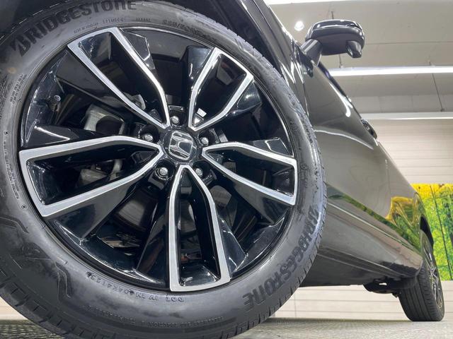 ヴェゼル ｅ：ＨＥＶ　Ｚ　８型ナビ　ドラレコ　ＥＴＣ　Ｂｌｕｅｔｏｏｔｈ　ブラインドスポットモニター　レーダークルーズ　ＬＥＤヘッド　衝突軽減装置　電動リアゲート　バックカメラ　オートエアコン　電動パーキング（13枚目）