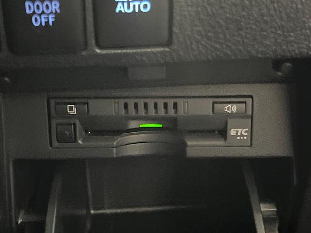 アルファード ２．５Ｓ　タイプゴールド　サンルーフ　純正９型ＤＡ　後席モニター　両側電動スライド　電動リアゲート　ＬＥＤヘッド　ＥＴＣ　ドラレコ　Ｂｌｕｅｔｏｏｔｈ　衝突軽減装置　レーダークルーズ　リアオートエアコン　電動パーキング（7枚目）