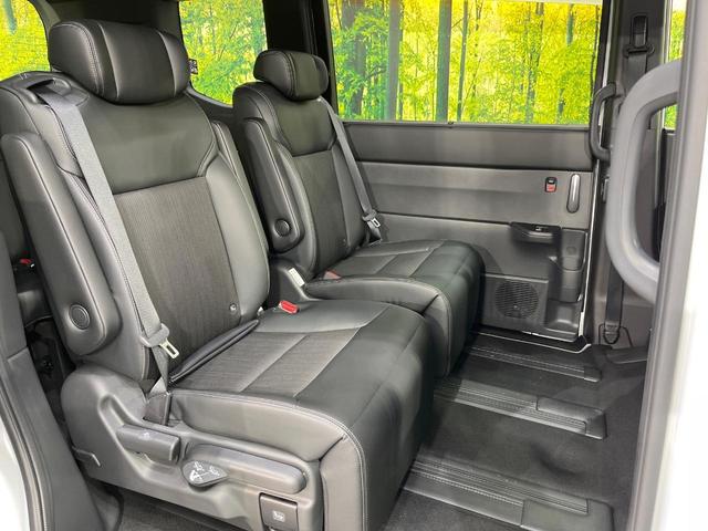 ステップワゴン ｅ：ＨＥＶスパーダ　登録済未使用車　純正１１．４型ナビ　両側電動スライド　レーダークルーズ　ブラインドスポットモニター　衝突軽減装置　ＬＥＤヘッド　Ｂｌｕｅｔｏｏｔｈ　フルセグＴＶ　シートヒーター　電動リアゲート（9枚目）