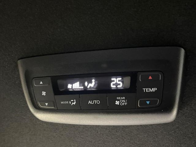 ステップワゴン ｅ：ＨＥＶスパーダ　登録済未使用車　純正１１．４型ナビ　両側電動スライド　レーダークルーズ　ブラインドスポットモニター　衝突軽減装置　ＬＥＤヘッド　Ｂｌｕｅｔｏｏｔｈ　フルセグＴＶ　シートヒーター　電動リアゲート（41枚目）