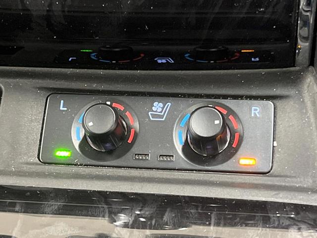 アルファード ２．５Ｓ　Ｃパッケージ　サンルーフ　純正１０型ナビ　後席モニター　デジタルミラー　両側電動スライド　３眼ＬＥＤヘッド　レーダークルーズ　電動リアゲート　衝突軽減装置　Ｂｌｕｅｔｏｏｔｈ　パワーシート　ドラレコ　シートヒーター（42枚目）