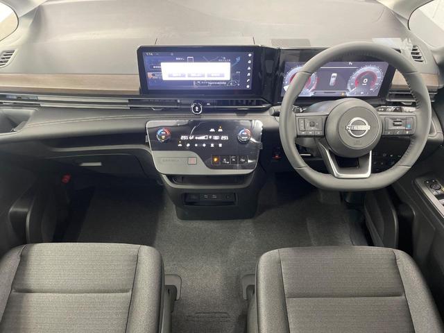 セレナ ハイウェイスターＶ　登録済未使用車　純正１２．３型ナビ　両側電動スライド　全周囲カメラ　衝突軽減　レーダークルーズ　ハーフレザーシート　ドラレコ　コーナーセンサー　スマートキー　ＬＥＤヘッド　ビルトインＥＴＣ（2枚目）