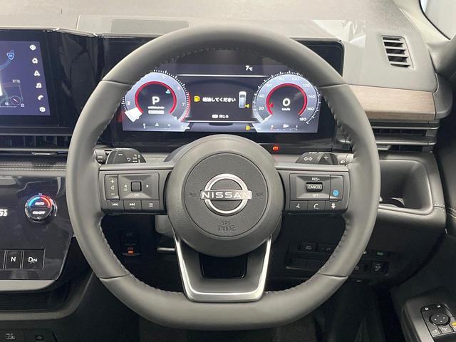 セレナ ハイウェイスターＶ　登録済未使用車　純正１２．３型ナビ　両側電動スライド　全周囲カメラ　衝突軽減　レーダークルーズ　ハーフレザーシート　ドラレコ　コーナーセンサー　スマートキー　ＬＥＤヘッド　ビルトインＥＴＣ（12枚目）