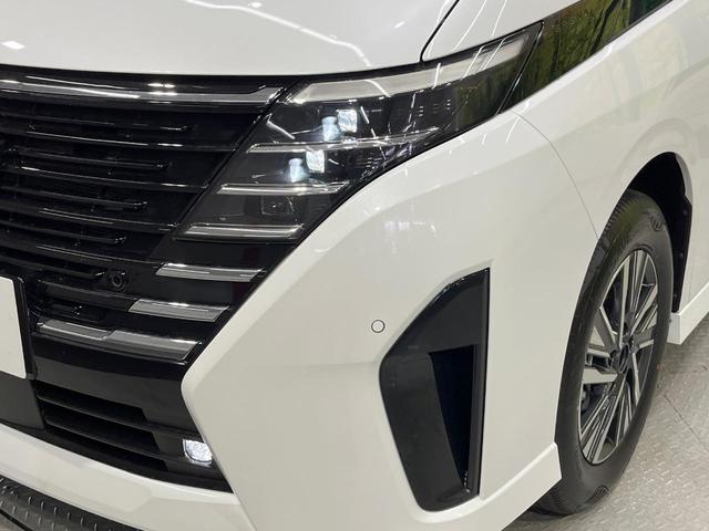 セレナ ハイウェイスターＶ　登録済未使用車　純正１２．３型ナビ　両側電動スライド　全周囲カメラ　衝突軽減　レーダークルーズ　ハーフレザーシート　ドラレコ　コーナーセンサー　スマートキー　ＬＥＤヘッド　ビルトインＥＴＣ（13枚目）