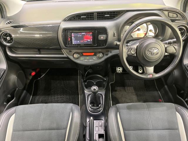 ヴィッツ ＧＲスポーツＧＲ　５ＭＴ　ディスプレイオーディオ　衝突軽減装置　ＥＴＣ　バックカメラ　ＬＥＤヘッド　デジタルミラー　スマートキー　プッシュスタート　オートエアコン　電動格納ドアミラー　オートライト（2枚目）