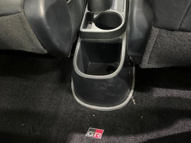 ヴィッツ ＧＲスポーツＧＲ　５ＭＴ　ディスプレイオーディオ　衝突軽減装置　ＥＴＣ　バックカメラ　ＬＥＤヘッド　デジタルミラー　スマートキー　プッシュスタート　オートエアコン　電動格納ドアミラー　オートライト（44枚目）