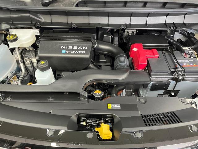 セレナ e-パワー ハイウェイスターV 登録済未使用車 2トーンカラー 純正12.3型ナビ 全周囲カメラ プロパイロット 両側電動スライド デジタルミラー ETC ドラレコ Bluetooth LEDヘッド 電動パーキング 衝突軽減装置(19枚目)