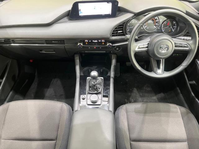 MAZDA3ファストバック 15Sツーリング MT車 純正SDナビ 全周囲カメラ 衝突被害軽減システム レーダークルーズ 禁煙車 コーナーセンサー スマートキー LEDヘッド ビルトインETC オートハイビーム 車線逸脱警報 オートライト(2枚目)