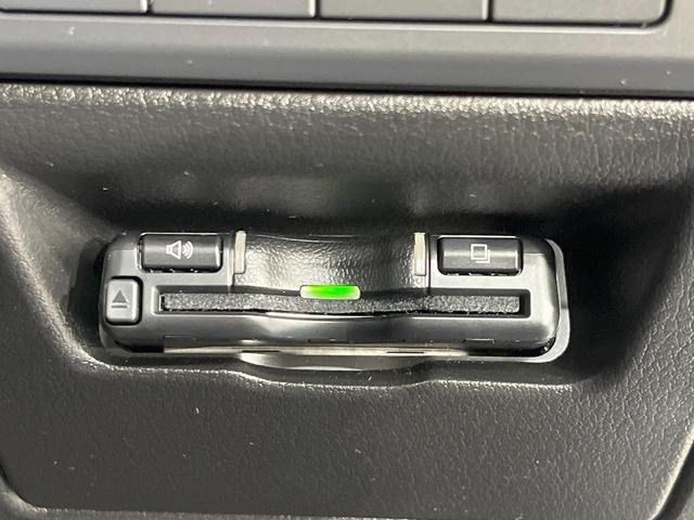 MAZDA3ファストバック 15Sツーリング MT車 純正SDナビ 全周囲カメラ 衝突被害軽減システム レーダークルーズ 禁煙車 コーナーセンサー スマートキー LEDヘッド ビルトインETC オートハイビーム 車線逸脱警報 オートライト(7枚目)