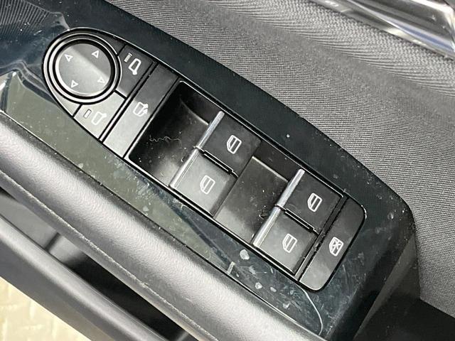 MAZDA3ファストバック 15Sツーリング MT車 純正SDナビ 全周囲カメラ 衝突被害軽減システム レーダークルーズ 禁煙車 コーナーセンサー スマートキー LEDヘッド ビルトインETC オートハイビーム 車線逸脱警報 オートライト(50枚目)