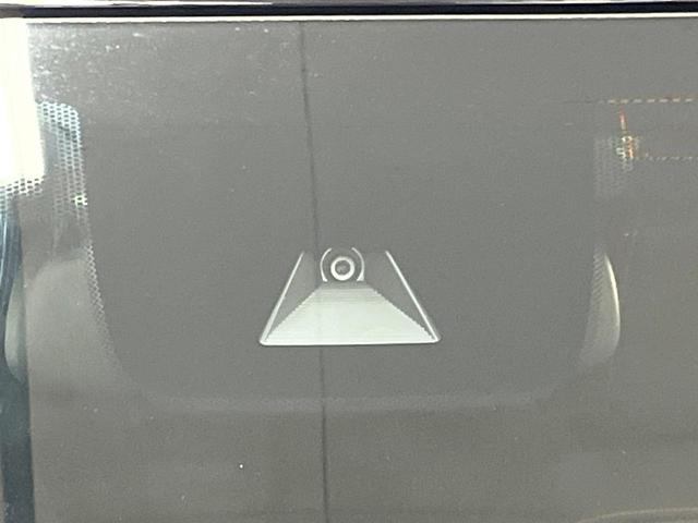 �y�z���_�Z���V���O�z���s���ɑO���̎ԗ�����F�����A�Փ˂������Ȏ��͌x��ƃu���[�L�ŏՓˉ���Ɣ�Q�y�����A�V�X�g�B�����S�Ƀh���C�u�����y���݂��������܂��B