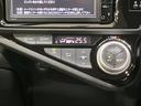 アクア Ｓ　禁煙車　純正ＳＤナビ　ｂｌｕｅｔｏｏｔｈ接続　ＥＴＣ　スマートキー　オートアエコン　オートライト　電動格納ミラー　両側バニティミラー　シートリフター　ウィンカーミラー　ヘッドライトレベライザー（6枚目）