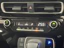 【オートエアコン】一度お好みの温度に設定すれば、車内の温度を検知し風量や温度を自動で調整。暑い…寒い…と何度もスイッチ操作をする必要はありません。快適な車内空間には必須の機能ですね♪