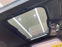 【ガラスルーフ】ガラスルーフ搭載で車内の解放感が一気にアップ!開放的なドライブをお楽しみいただけます。