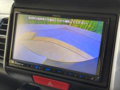 【バックカメラ】駐車時に後方がリアルタイム映像で確認できます。大型商業施設や立体駐車場での駐車時や、夜間のバック時に大活躍！運転スキルに関わらず、今や必須となった装備のひとつです！ 4