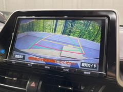 【バックカメラ】駐車時に後方がリアルタイム映像で確認できます。大型商業施設や立体駐車場での駐車時や、夜間のバック時に大活躍！運転スキルに関わらず、今や必須となった装備のひとつです！ 5