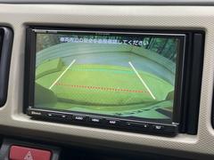 【バックカメラ】駐車時に後方がリアルタイム映像で確認できます。大型商業施設や立体駐車場での駐車時や、夜間のバック時に大活躍！運転スキルに関わらず、今や必須となった装備のひとつです！ 4