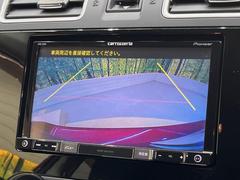 【バックカメラ】駐車時に後方がリアルタイム映像で確認できます。大型商業施設や立体駐車場での駐車時や、夜間のバック時に大活躍！運転スキルに関わらず、今や必須となった装備のひとつです！ 4