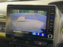 【バックカメラ】駐車時に後方がリアルタイム映像で確認できます。大型商業施設や立体駐車場での駐車時や、夜間のバック時に大活躍！運転スキルに関わらず、今や必須となった装備のひとつです！ 4