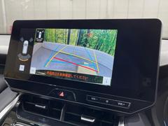 【バックカメラ】駐車時に後方がリアルタイム映像で確認できます。大型商業施設や立体駐車場での駐車時や、夜間のバック時に大活躍！運転スキルに関わらず、今や必須となった装備のひとつです！ 7