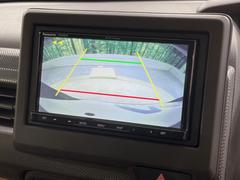 【バックカメラ】駐車時に後方がリアルタイム映像で確認できます。大型商業施設や立体駐車場での駐車時や、夜間のバック時に大活躍！運転スキルに関わらず、今や必須となった装備のひとつです！ 4