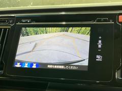 【バックカメラ】駐車時に後方がリアルタイム映像で確認できます。大型商業施設や立体駐車場での駐車時や、夜間のバック時に大活躍！運転スキルに関わらず、今や必須となった装備のひとつです！ 5