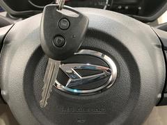 【キーレス】少し離れた場所からでもボタン一つでドアの開錠・施錠ができるのでとっても便利！ドアの鍵穴周りに傷をつけることもありません 5