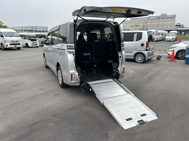 ヴォクシー Ｘ　ベースグレード「Ｘ」のウェルキャブ車「車いす仕様車　スロープタイプ　タイプ２　サードシート付」　福祉車両　スロープ　ドライブレコーダー（20枚目）