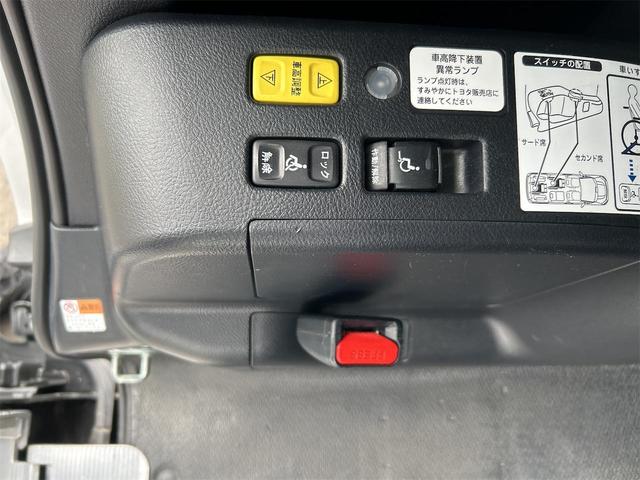 ヴォクシー Ｘ　ベースグレード「Ｘ」のウェルキャブ車「車いす仕様車　スロープタイプ　タイプ２　サードシート付」　福祉車両　スロープ　ドライブレコーダー（30枚目）
