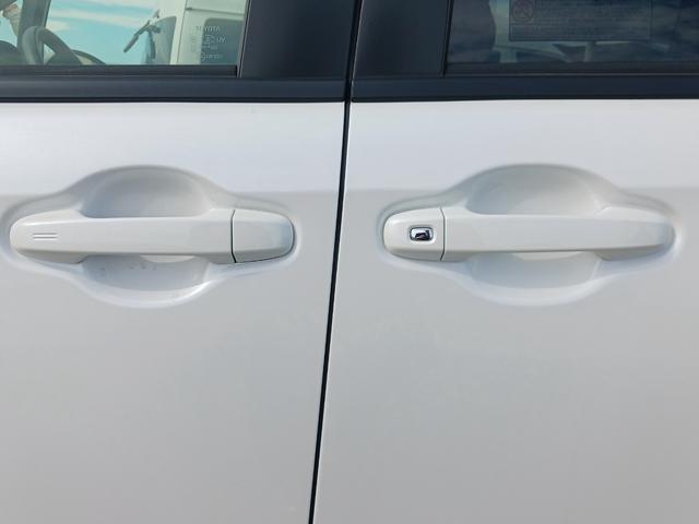 ノア Ｘ　タイプＩ　車イス２名仕様　全国対応１年間走行距離無制限保証　頸部衝撃緩和ヘッドレスト　オートマチックハイビーム　ＬＥＤヘッドランプ（13枚目）