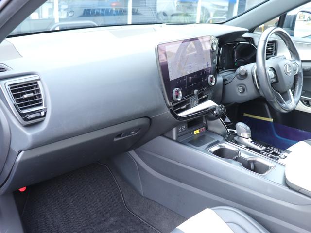 ＮＸ ＮＸ４５０ｈ＋　Ｆスポーツ　プリクラッシュ３眼ＬＥＤヘッド　サンルーフ　レザーシート　デジタルインナーミラー　パノラミックビューＢＳＭ　ＨＵＤ純正１４型ＤＡ地デジＢＴ音楽パドルＳ追従クルコン前後席シートヒーター　ルーフレール（30枚目）