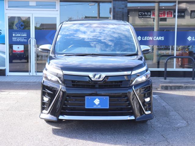 ヴォクシー ZS 煌II ワンオーナー後期モデル セーフティセンス両側電動ドアLEDヘッド社外ナビBカメラ地デジBT音楽 革巻きHクルーズコントロール ステアリングリモコン リアオートエアコンDバイザPガラス純正16AW(9枚目)