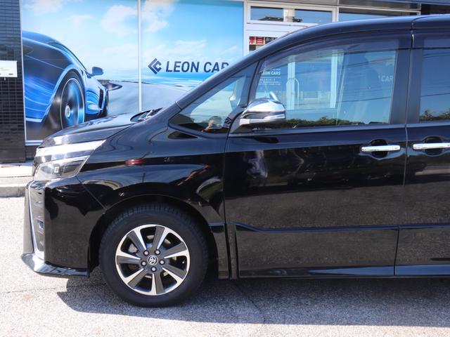 ヴォクシー ZS 煌II ワンオーナー後期モデル セーフティセンス両側電動ドアLEDヘッド社外ナビBカメラ地デジBT音楽 革巻きHクルーズコントロール ステアリングリモコン リアオートエアコンDバイザPガラス純正16AW(11枚目)