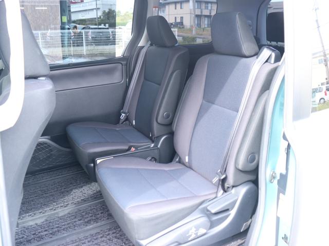 ヴォクシー ハイブリッドＸ　パナソニックナビ　バックカメラ　パワースライドドア　ＬＥＤヘッドライト　地デジＴＶ　Ｂｌｕｅｔｏｏｔｈ音楽　社外１７インチＡＷ　ステアリングリモコン　スマートキー　プッシュスタート　ＥＴＣ（33枚目）