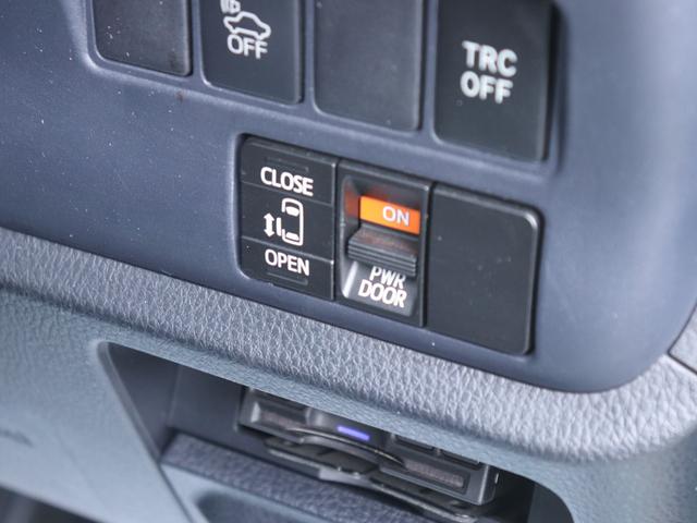 ヴォクシー ハイブリッドＸ　パナソニックナビ　バックカメラ　パワースライドドア　ＬＥＤヘッドライト　地デジＴＶ　Ｂｌｕｅｔｏｏｔｈ音楽　社外１７インチＡＷ　ステアリングリモコン　スマートキー　プッシュスタート　ＥＴＣ（40枚目）