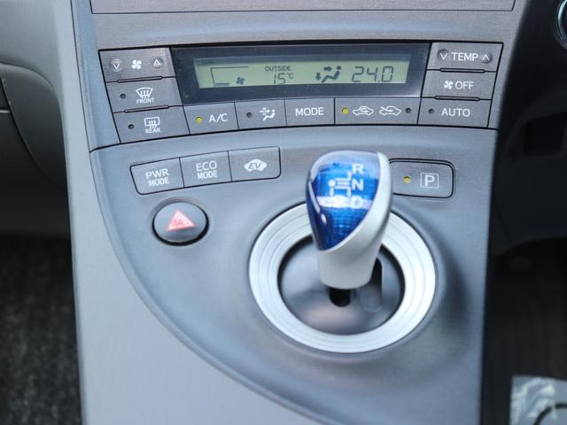 プリウス Ｇ　サンルーフ＆ソーラーパネル純正ＨＤＤナビＢカメラ地デジＢＴ音楽スマートキー　ビルトインＥＴＣ革巻きＨステアリングリモコン　クルーズコントロール　コンライトＦフォグＤバイザＲスモークＥＮＫＥＩ１７ＡＷ（38枚目）