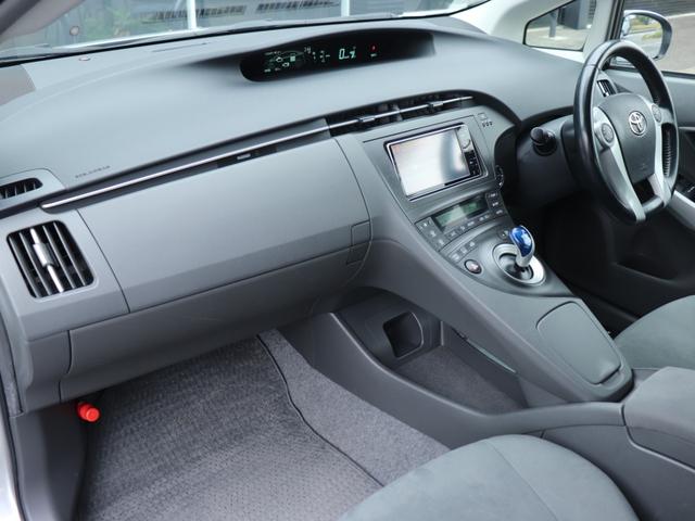 プリウス G 純正HDDナビBカメラ地デジ音楽録音クルーズコントロール スマートキー ビルトインETC ステアリングリモコン コンライトAA/Cフォグランプ ドアバイザ純正15AWトノカバーDVD/CD/AUX再生(29枚目)