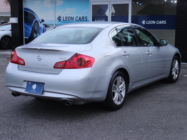 スカイライン 250GT ハーフレザーシート純正ナビBカメラ地デジBT音楽インテリキーHIDヘッドFフォグDバイザ純正17インチAWビルトインETC革巻きHステアリングリモコン前席パワーシート前後ドライブレコーダー(7枚目)